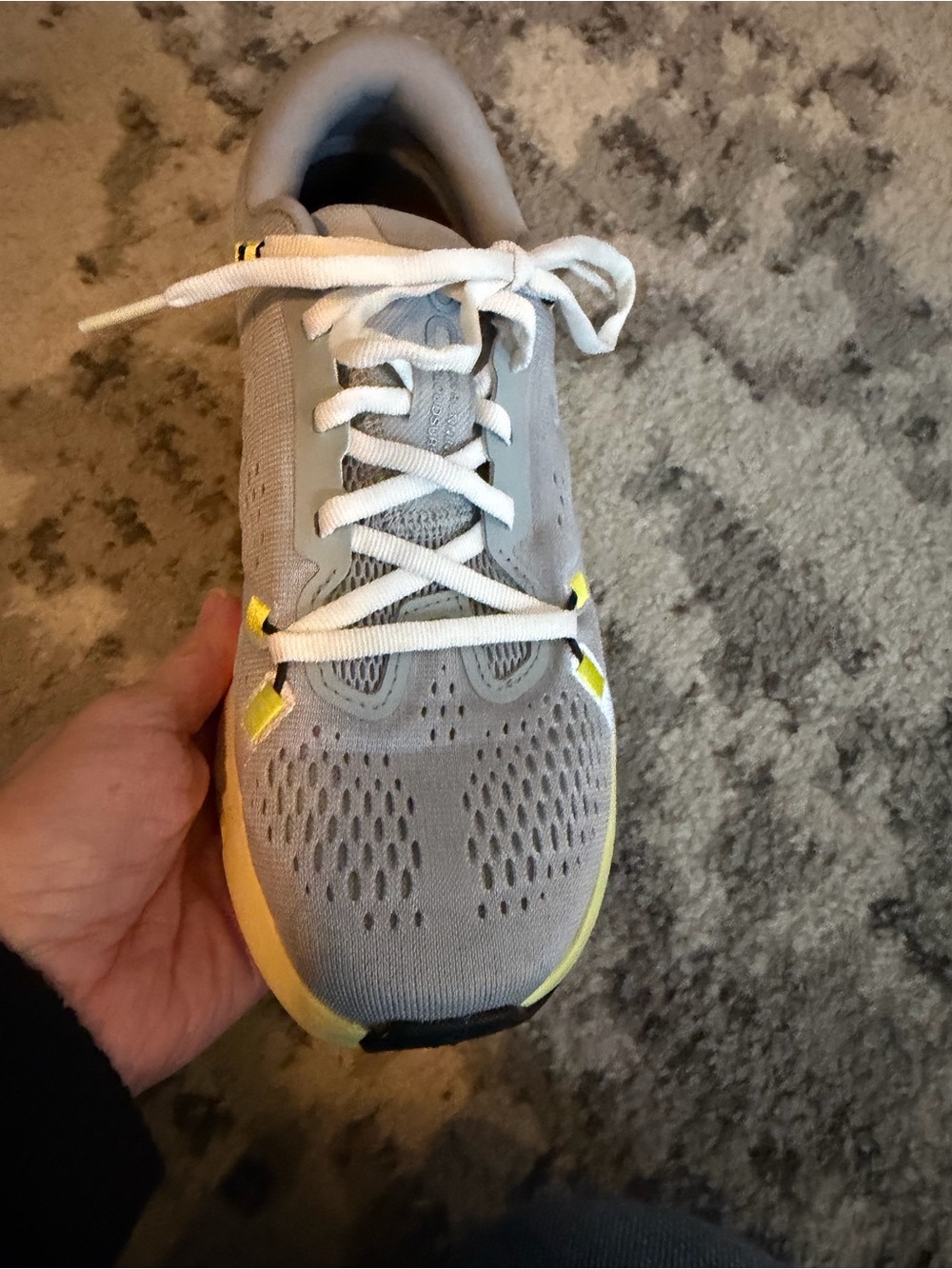 On Running Cloudsurfer 2 shoes in light gray and yellow 6.5 - Picture 5 of 6